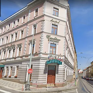 Carlton Hotel
