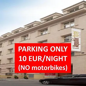 1.republic Hotel
